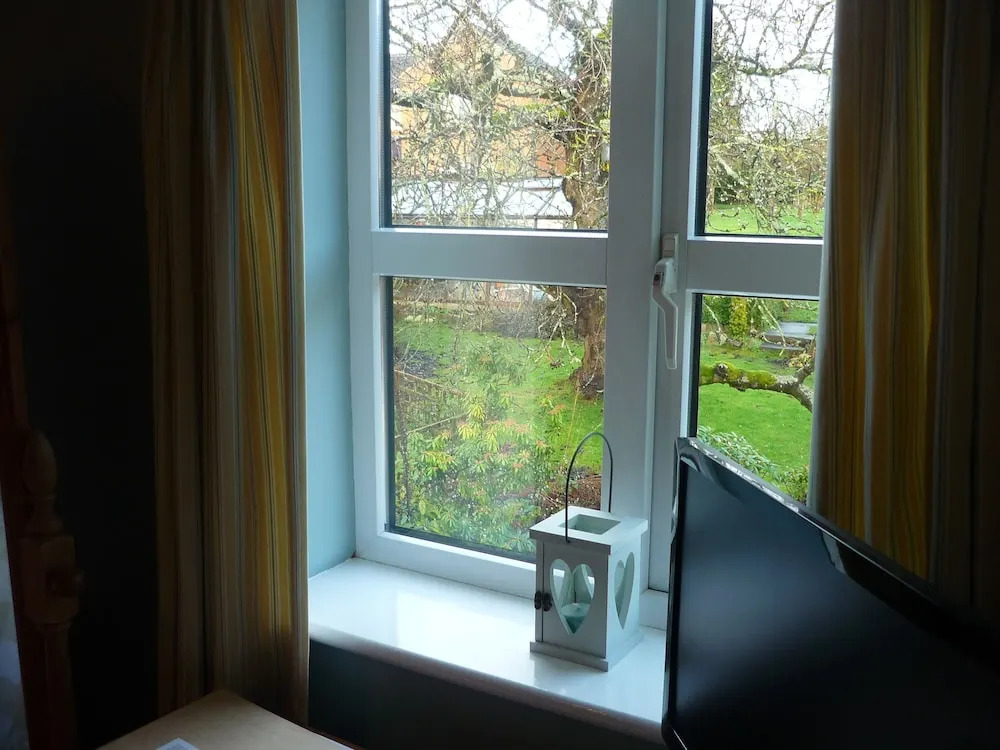 White Cottage Bed and Breakfast