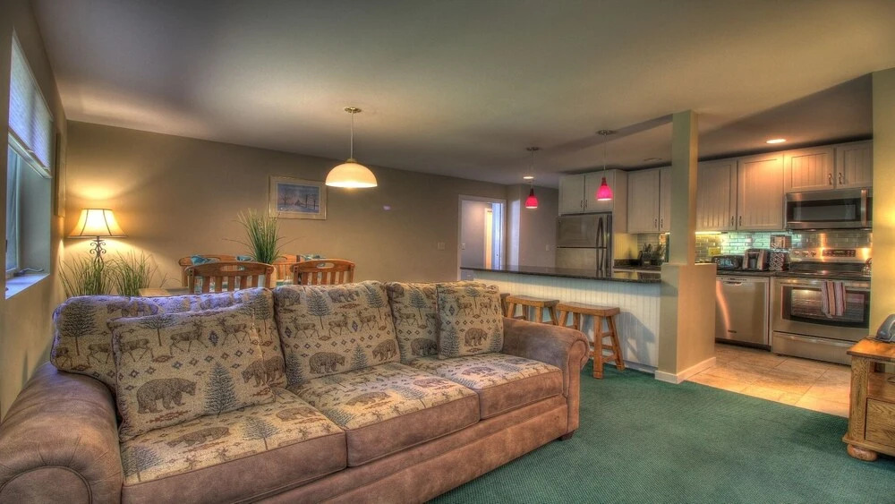 Kcis 342 - Renovated Two Room Condo Suite, Close To Mountain!