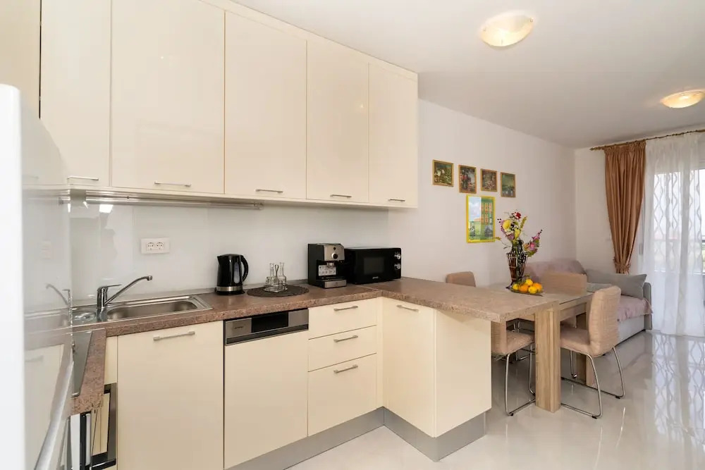 A2 - Modern apt With the Terrace & sea View