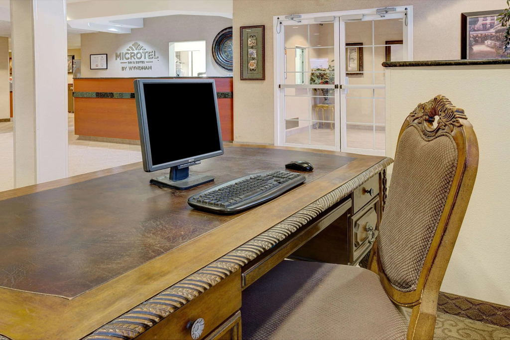 Microtel Inn & Suites by Wyndham Indianapolis Airport