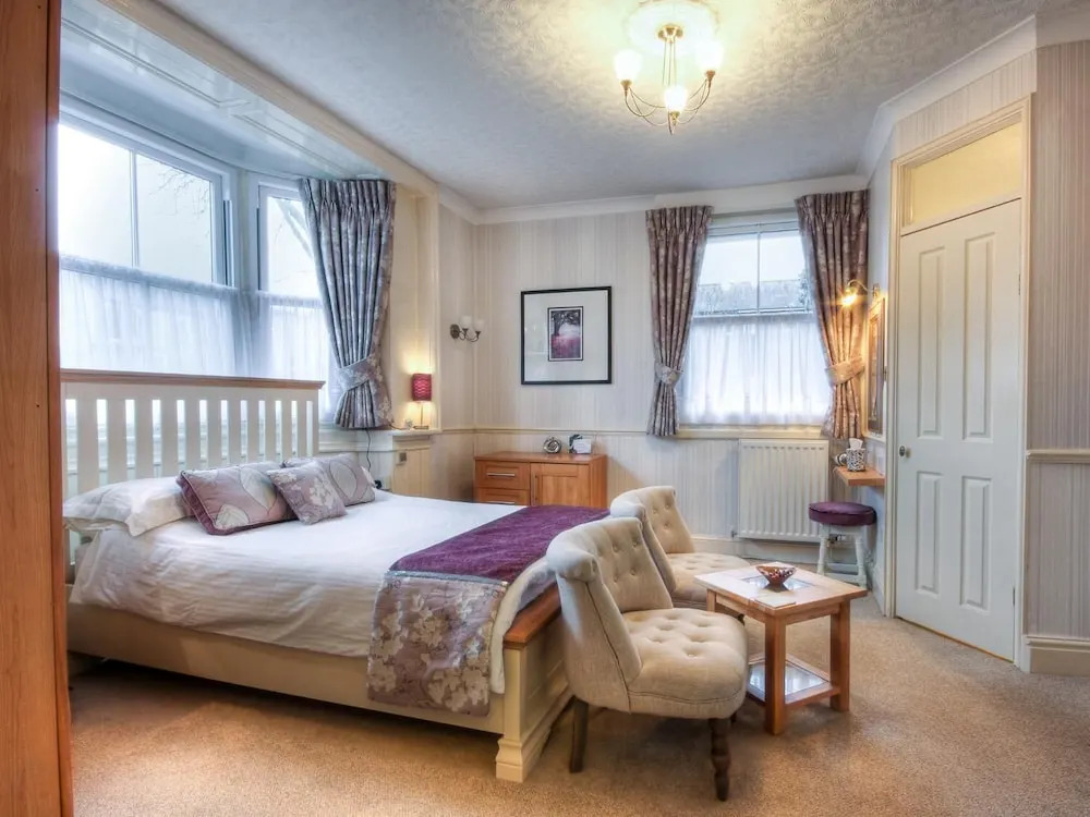Brooklands Lodge - Bed & Breakfast