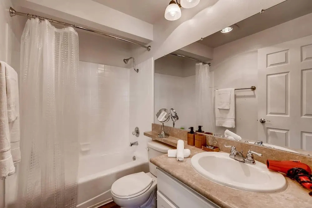 Gorgeous Beverly Hills/Weho - 2BR/Bath - 2 Free Parking Spots! (BW-1)