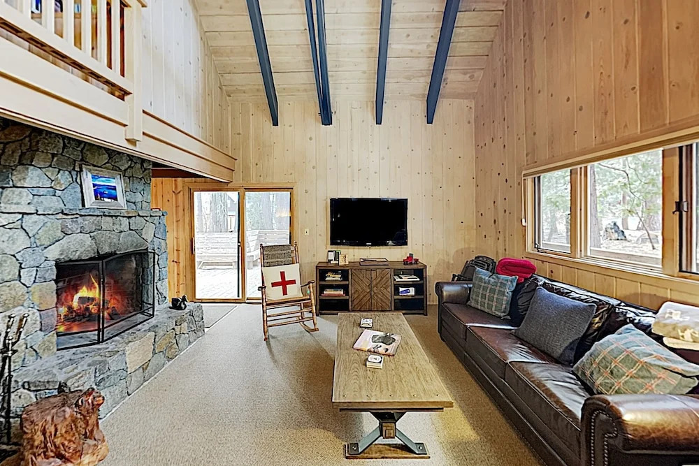 W/ Hot Tub, Boat Launch & Beach Access 3 Bedroom Home