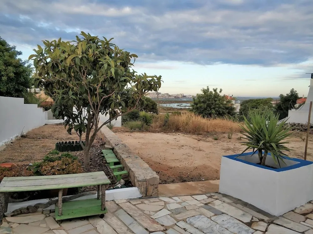 Sleep & Go Faro Airport Guest House