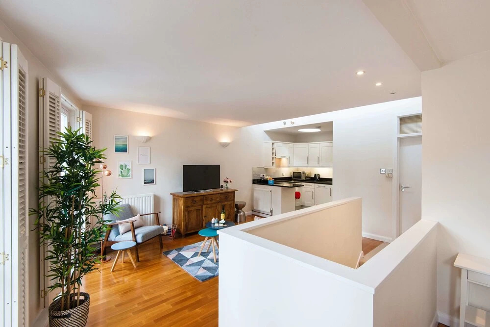 The Lexham Mews Gem - SCR