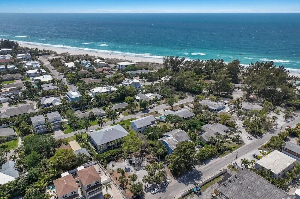 Dolphin Resort 3 Bedroom Home by RedAwning