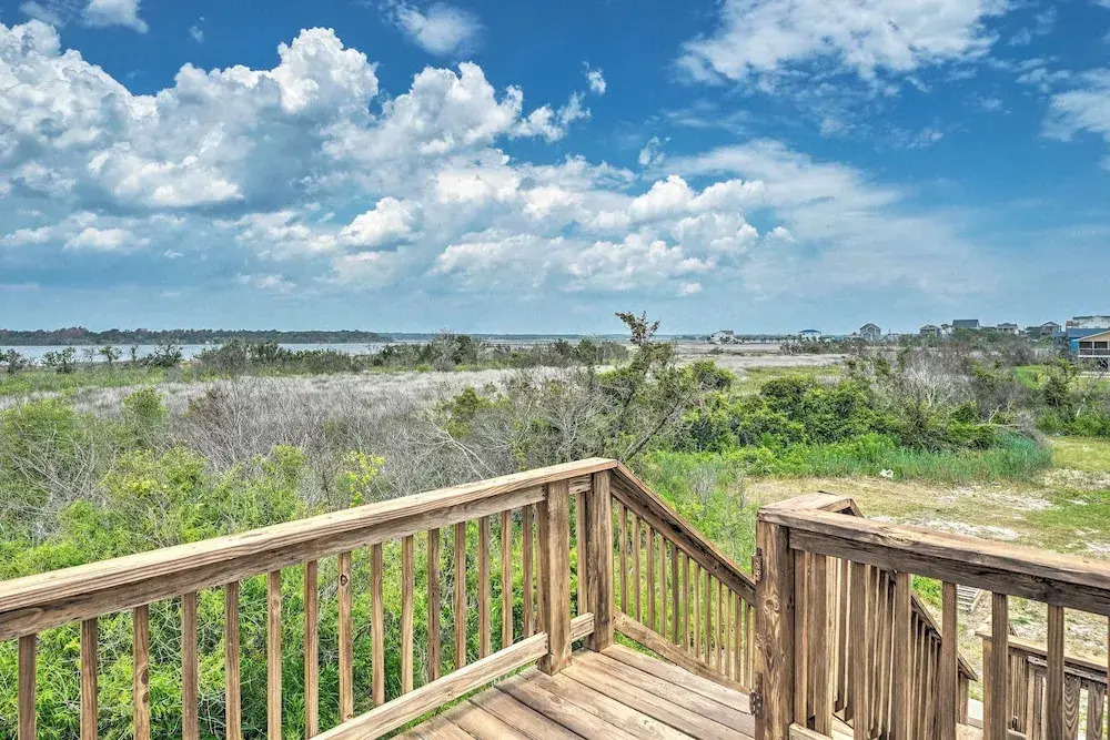 Updated Family Getaway: Walk to Sea Haven Beach!