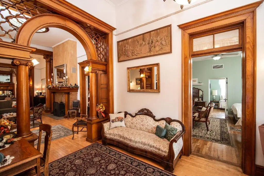 Royal Elizabeth Bed & Breakfast