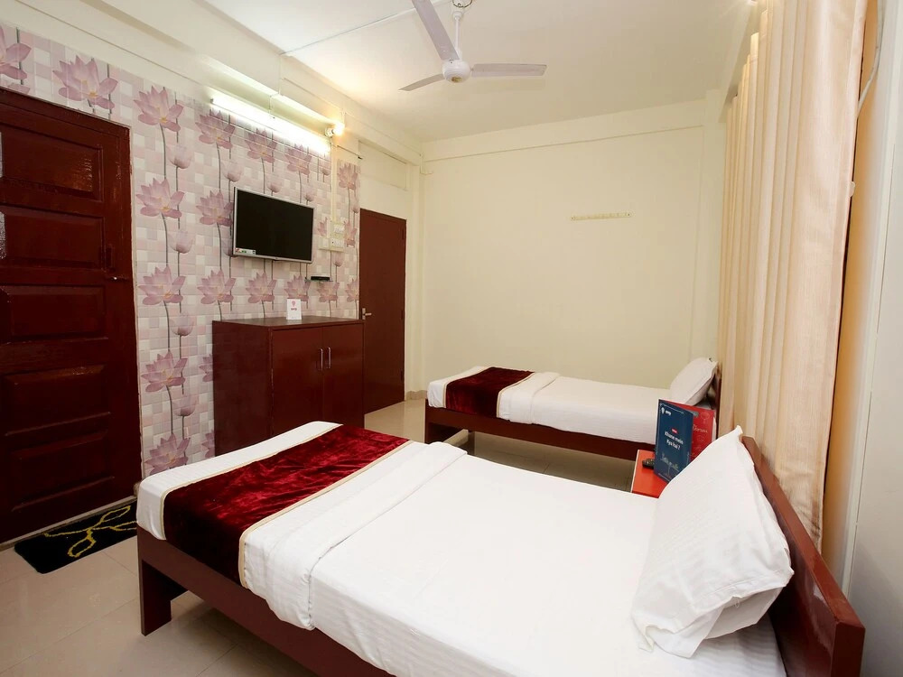 OYO 9637 Hotel Upasana Palace 2