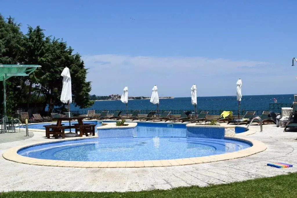 Peter Hotel