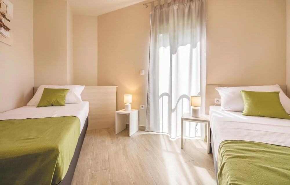 Amazing Home in Pjescana Uvala With Wifi and 2 Bedrooms