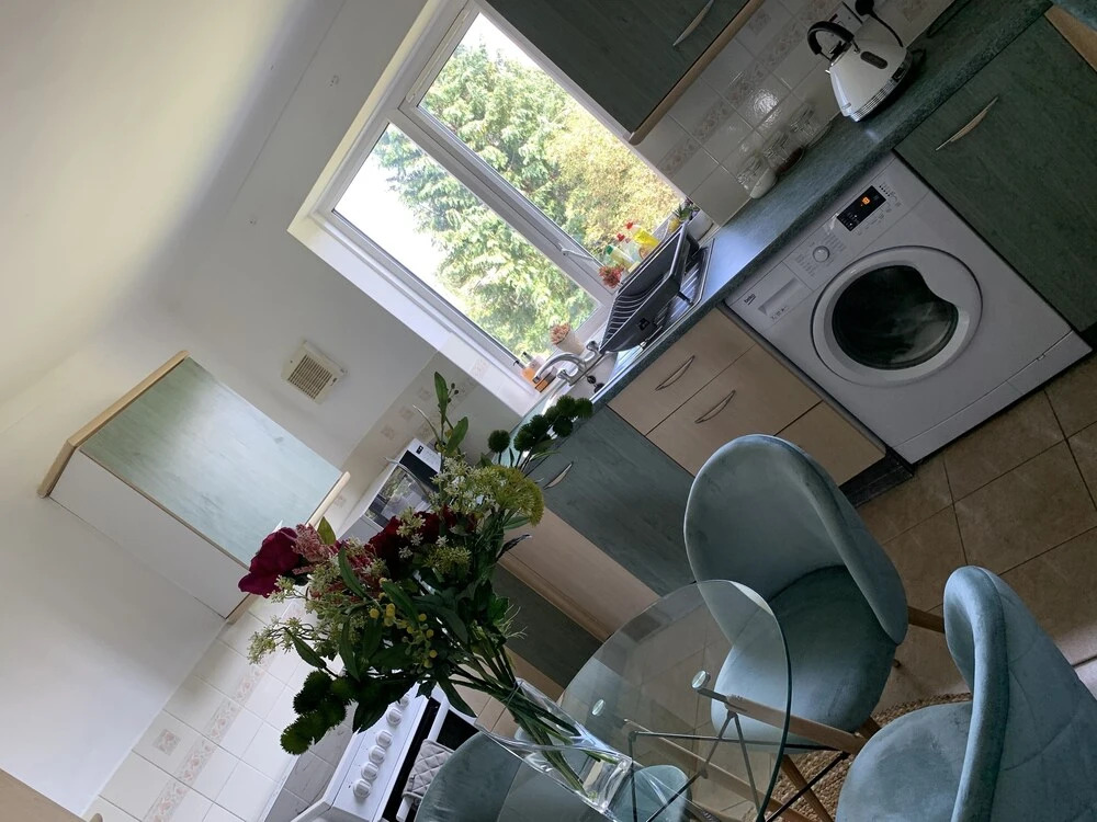 Impeccable 2 bed Flat in Ashford Near Ashford Int