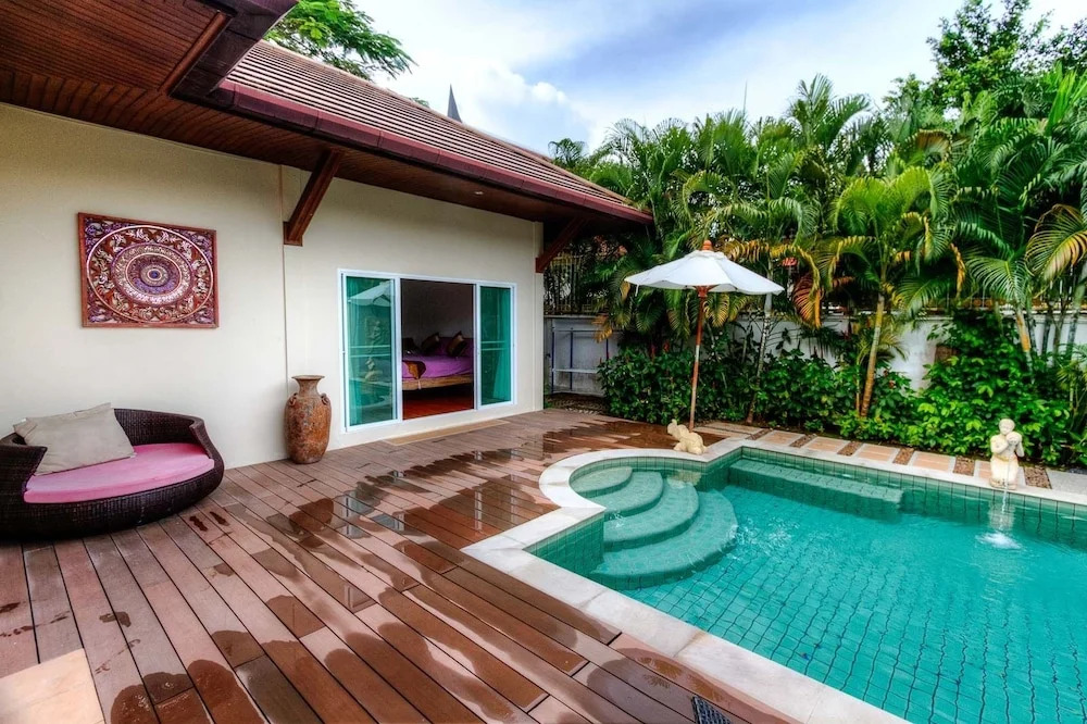 Pommard Villa by Jetta