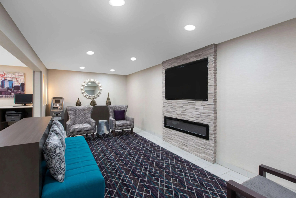 La Quinta by Wyndham Blue Springs