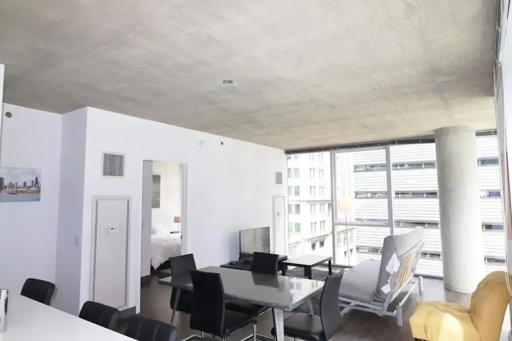 DCH 215 Lake
