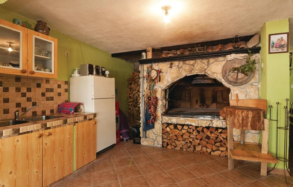 Stunning Apartment in Pakostane With 1 Bedrooms and Wifi