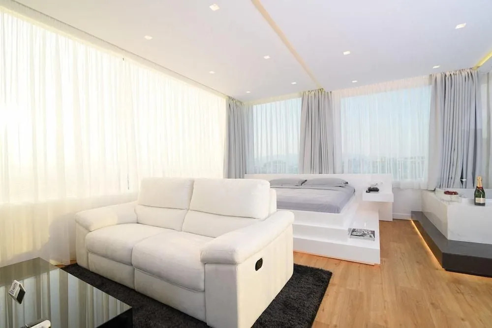 Majestic Homm Penthouse in the Heart of Plaka