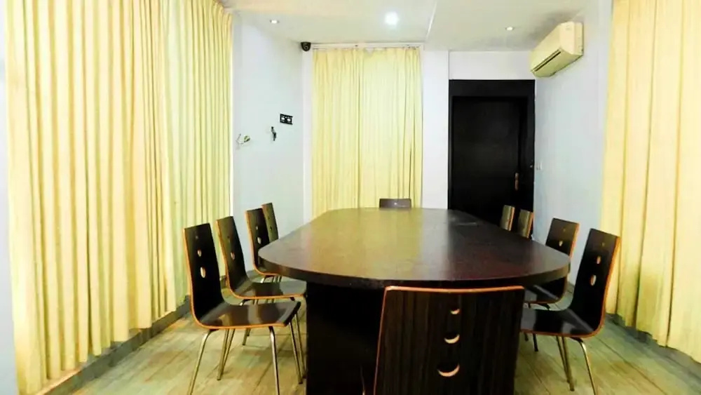Oakspring Hotel and Luxury Suites