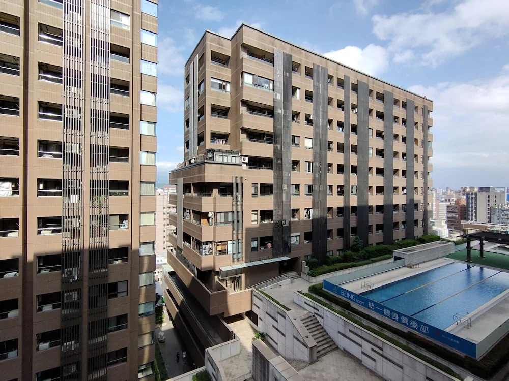 Q square Garden Apartment 13
