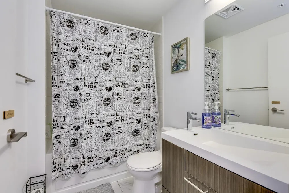 Great 1BR Suite in King West - Sleeps 4
