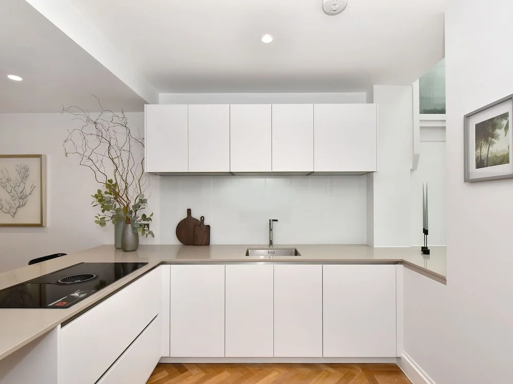 Plush Apartment in London near Piccadilly Circus and Chanel