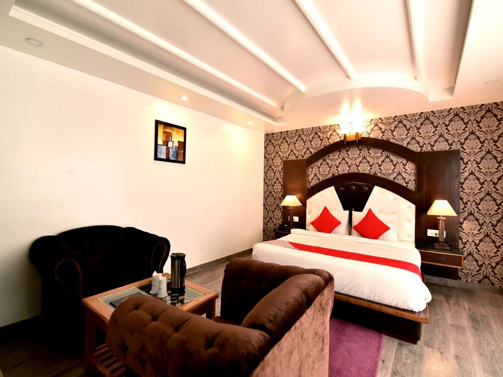 OYO 13091 Manali Grand