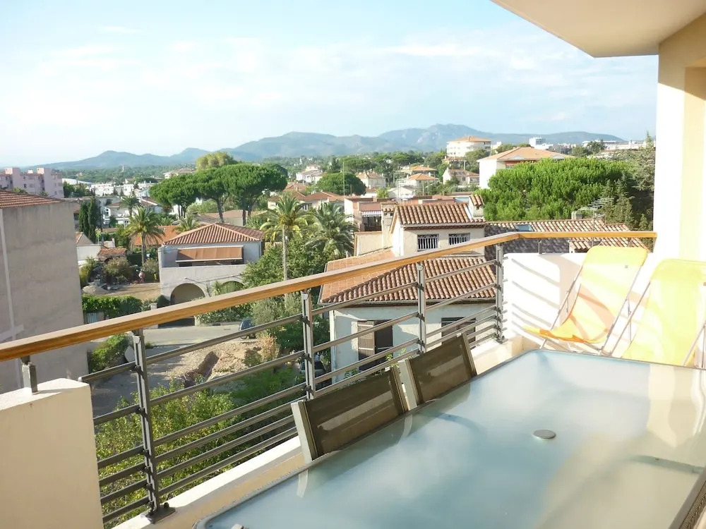 Apartment With 2 Bedrooms in Saint-raphaël, With Wonderful Mountain Vi