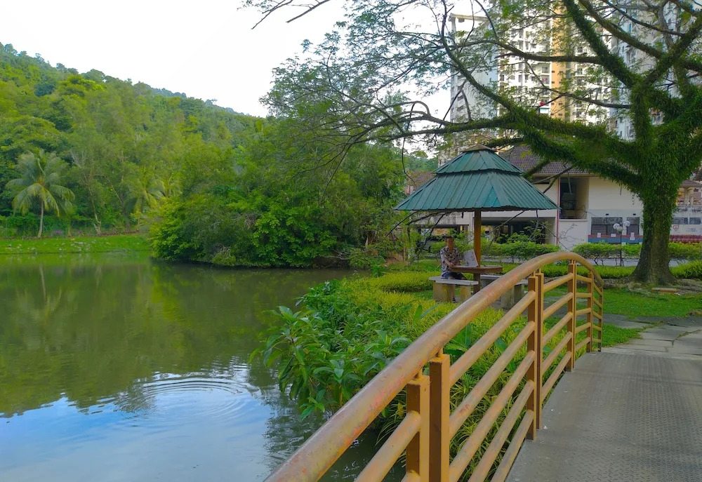 A Lake HouZz