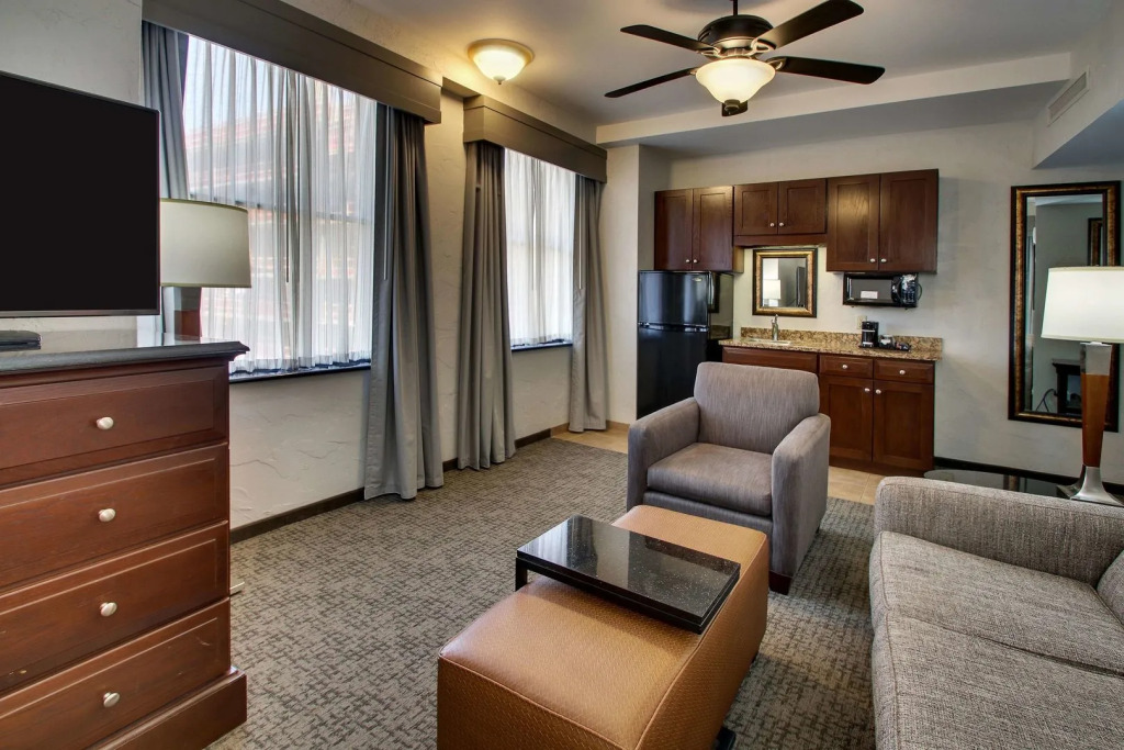 Drury Plaza Hotel San Antonio Riverwalk