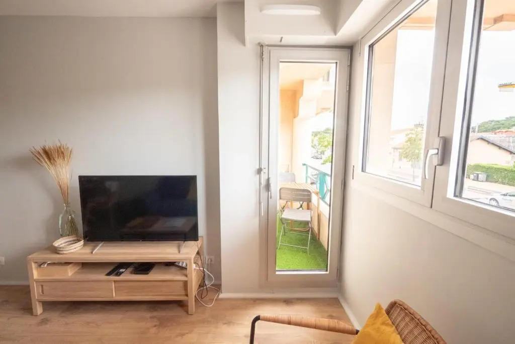 Apartment T2 full city centre with parking 500m from the beach
