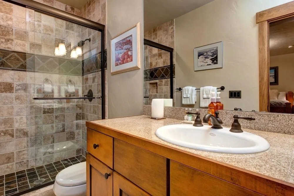Upper Woodside Luxury 3 Bedroom Home