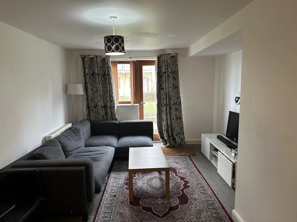 Immaculate 2-bed Apartment in Greenhithe