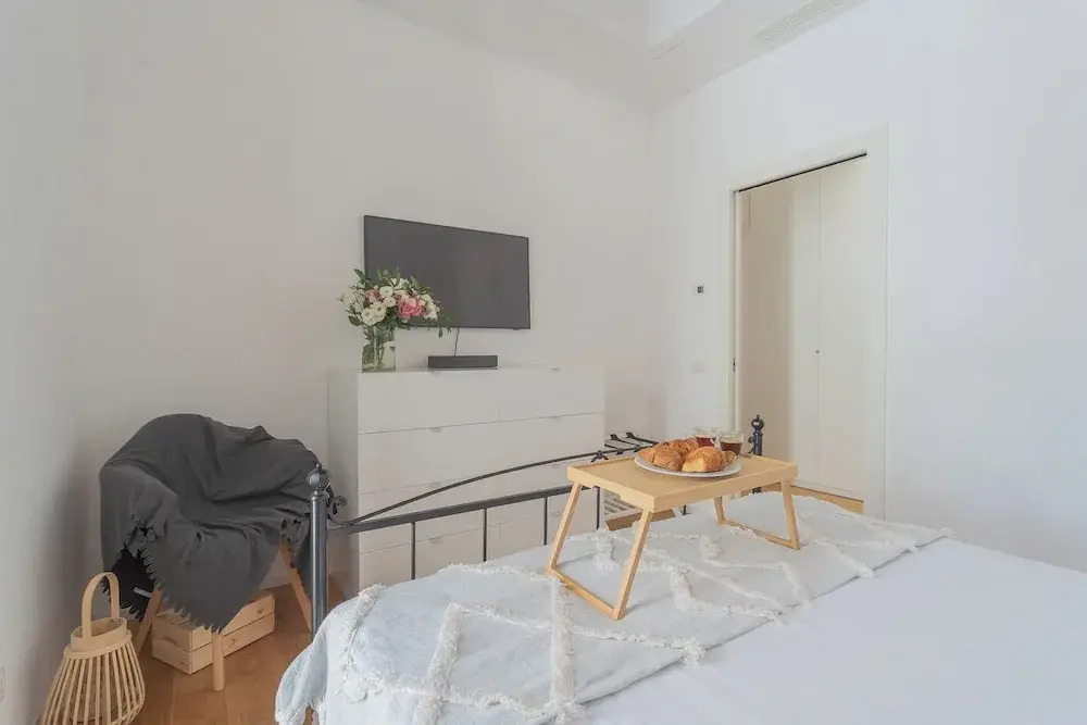 Independence Apartment With Balcony by Rent all Como