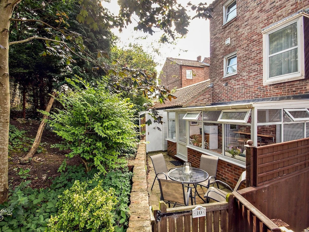 10 Pear Tree Court