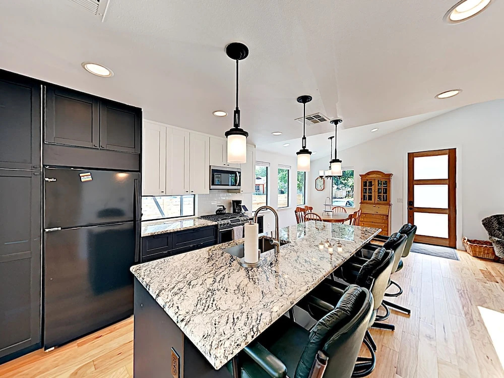 Stylish East Austin - Near Downtown & River 3 Bedroom Home