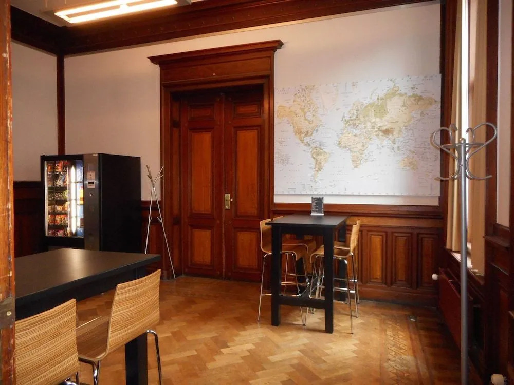 Auberge de Jeunesse de Tournai - Youth Hostel