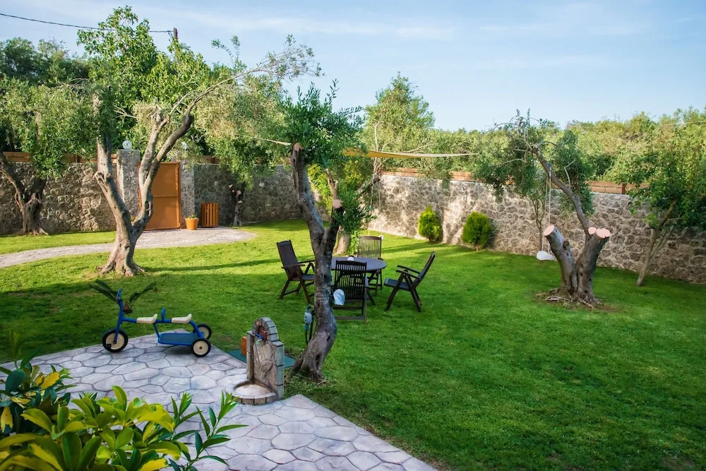 Villa Maxim with Private Pool & Tennis Court