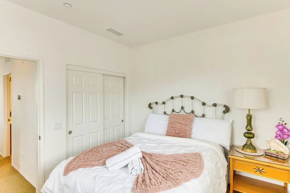 Walk to Beach Luxe San Buenaventura Villa!
