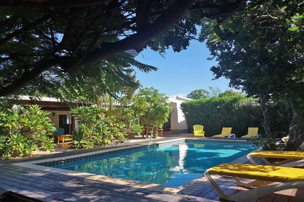 White Beach Apartments Palm Beach