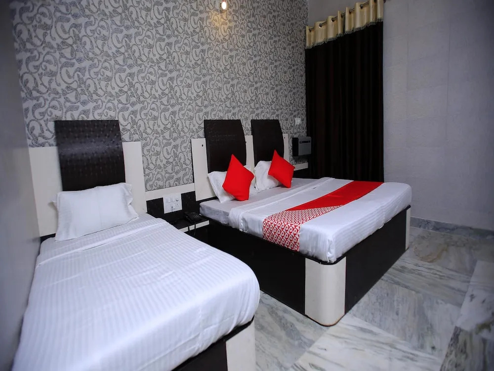 OYO 12842 Hotel Sumit Lodge
