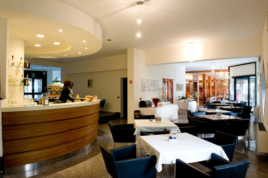 Hotel 90