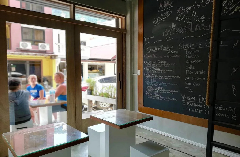 The Cavern Pod Hotel & Specialty Café - Hostel