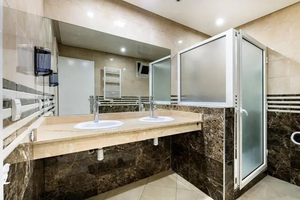 Luxurious & Spacious 3bedrooms/ Tour Hassan