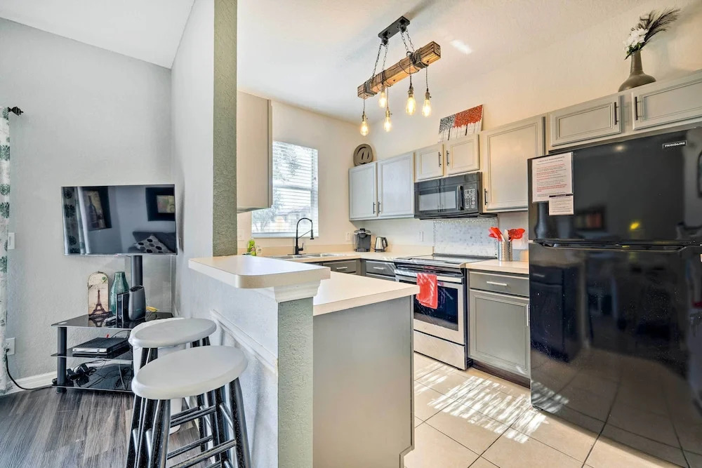 9 Mi to Disney: Davenport Townhome w/ Resort Pool