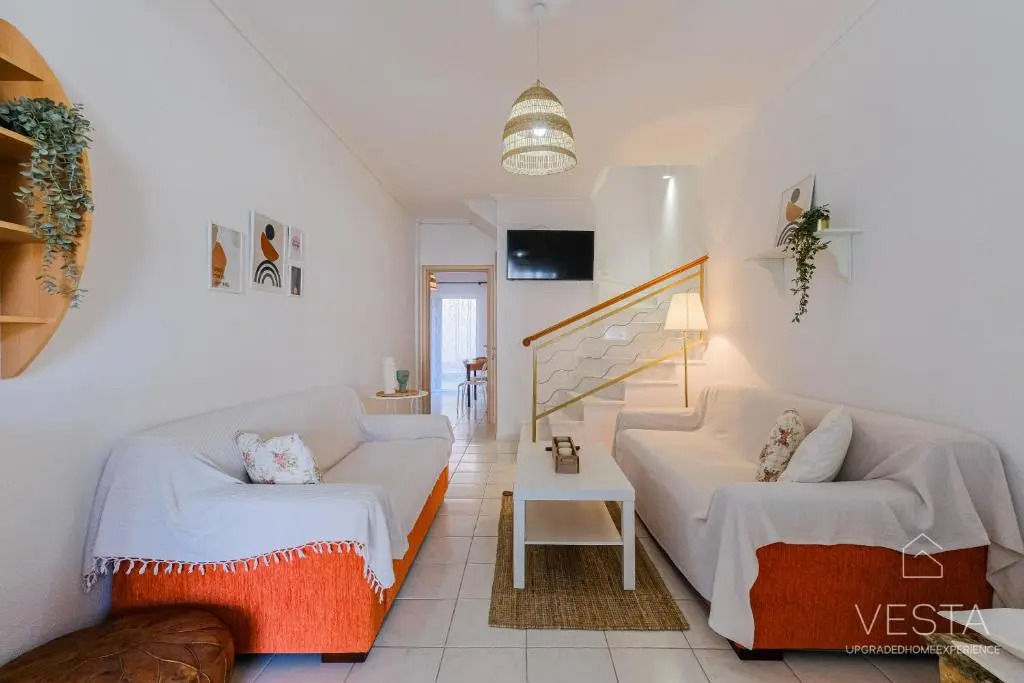 Waterlily 3-bedroom Maisonette, 75m to sandy beach