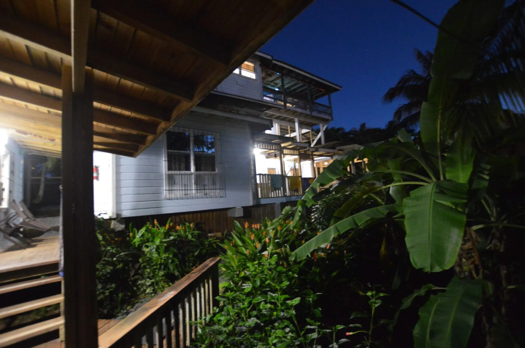 Mariposa Lodge