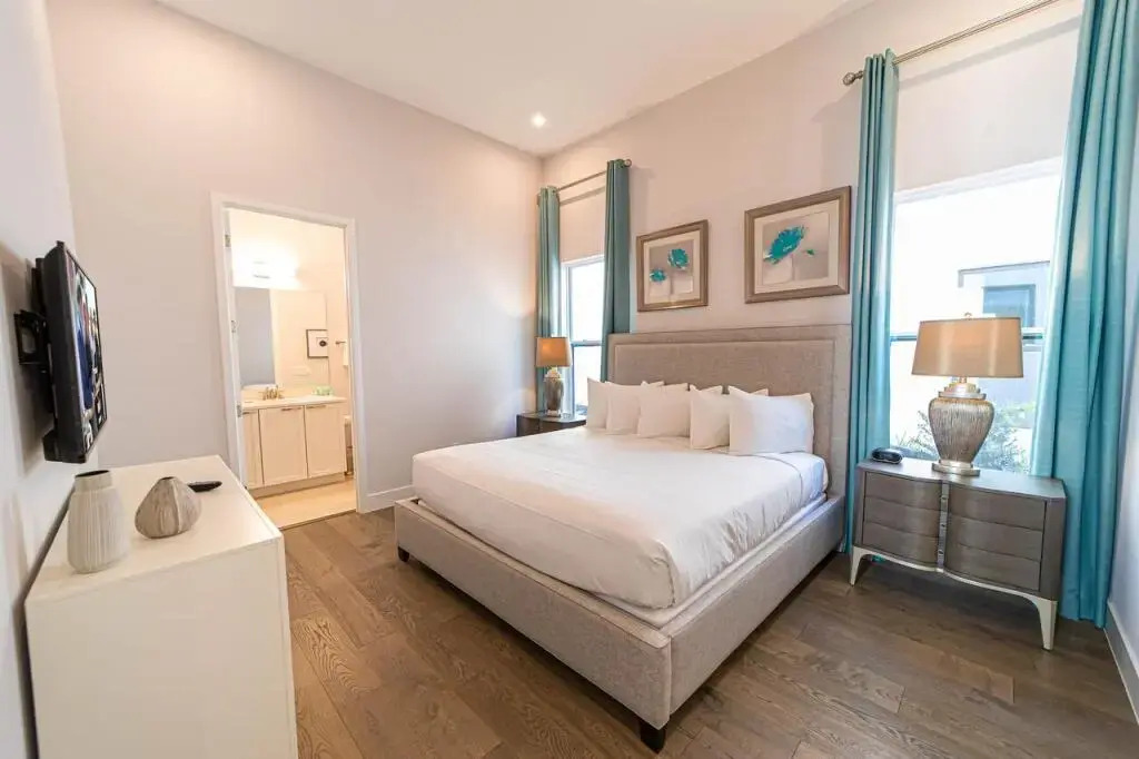 Luxury Bear's Den Home near Disney! Resort Access+Golf View