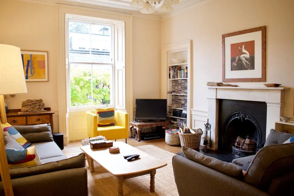 Stylish Georgian Apartment in Leith