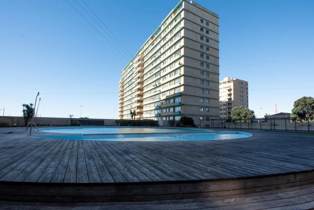 Apartament em condominio com Piscina