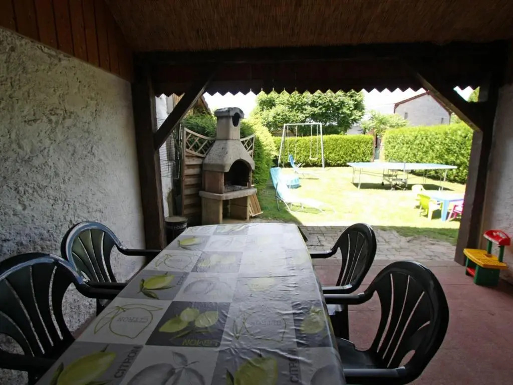 Gîte spacieux avec terrasse, 3 chambres, équipements bébé, à 16 km de Gérardmer - FR-1-589-23
